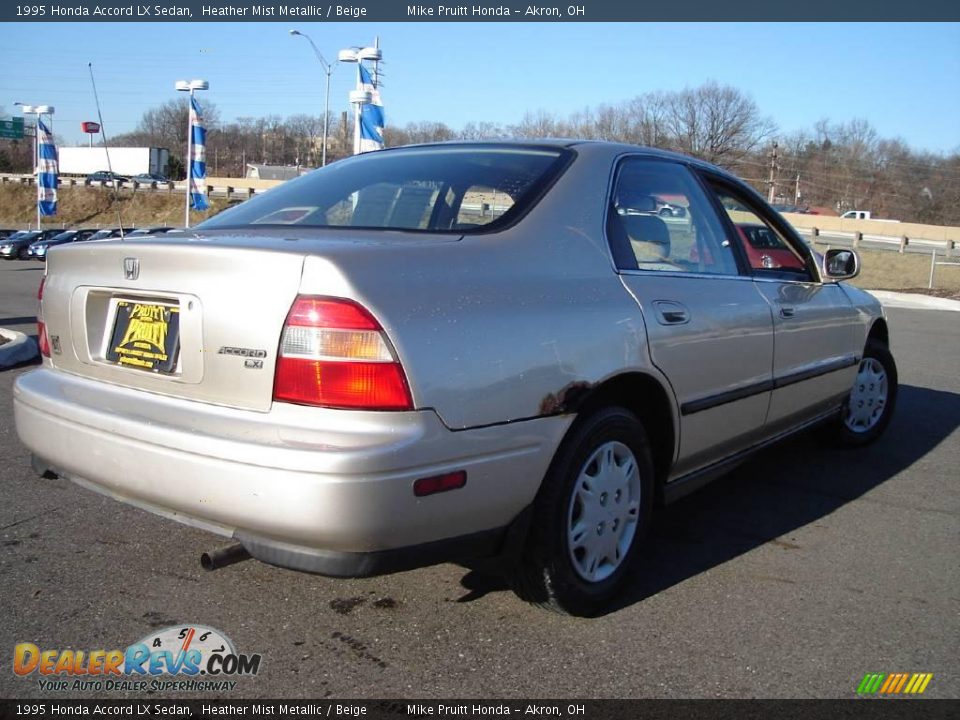 1995 Honda Accord LX Sedan Heather Mist Metallic / Beige Photo #5