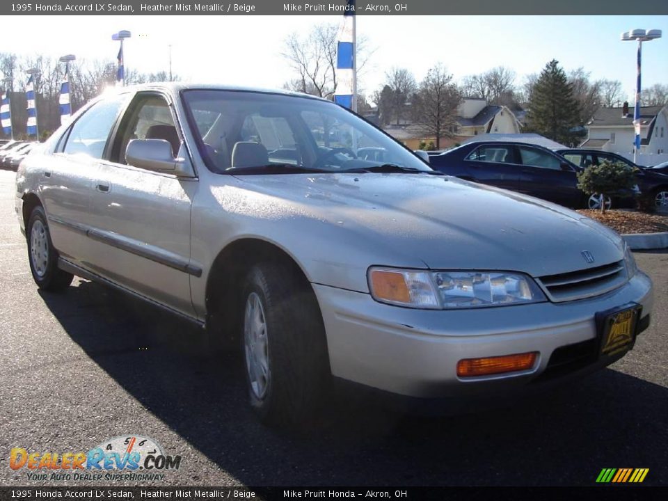 1995 Honda Accord LX Sedan Heather Mist Metallic / Beige Photo #7