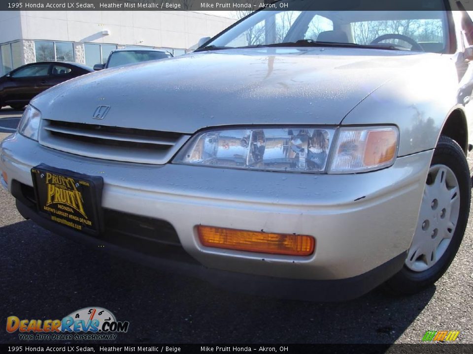 1995 Honda Accord LX Sedan Heather Mist Metallic / Beige Photo #9