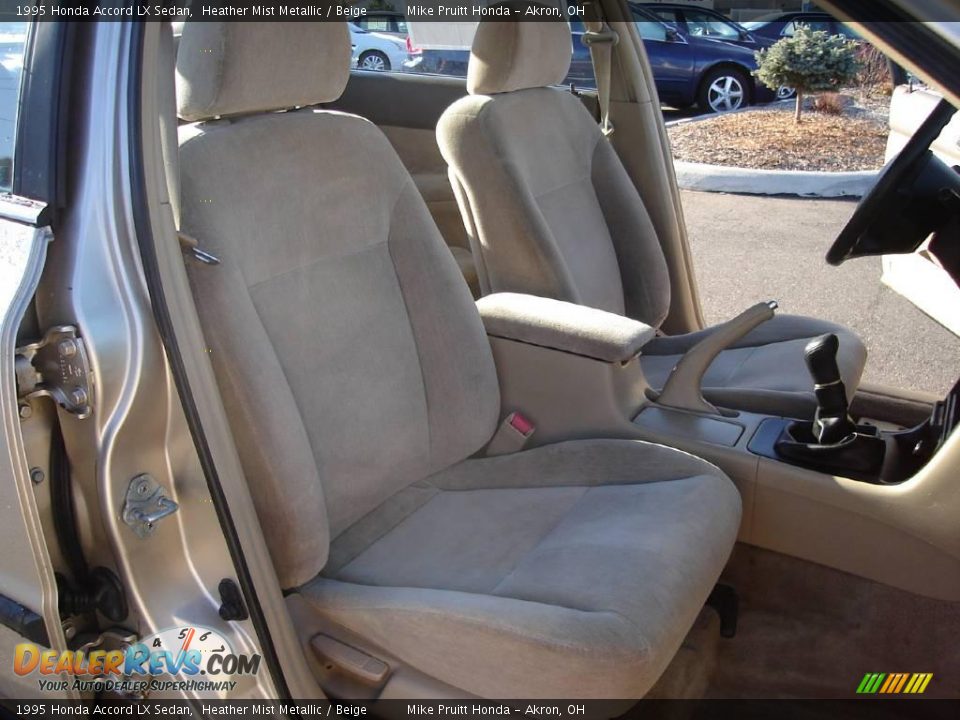 1995 Honda Accord LX Sedan Heather Mist Metallic / Beige Photo #13