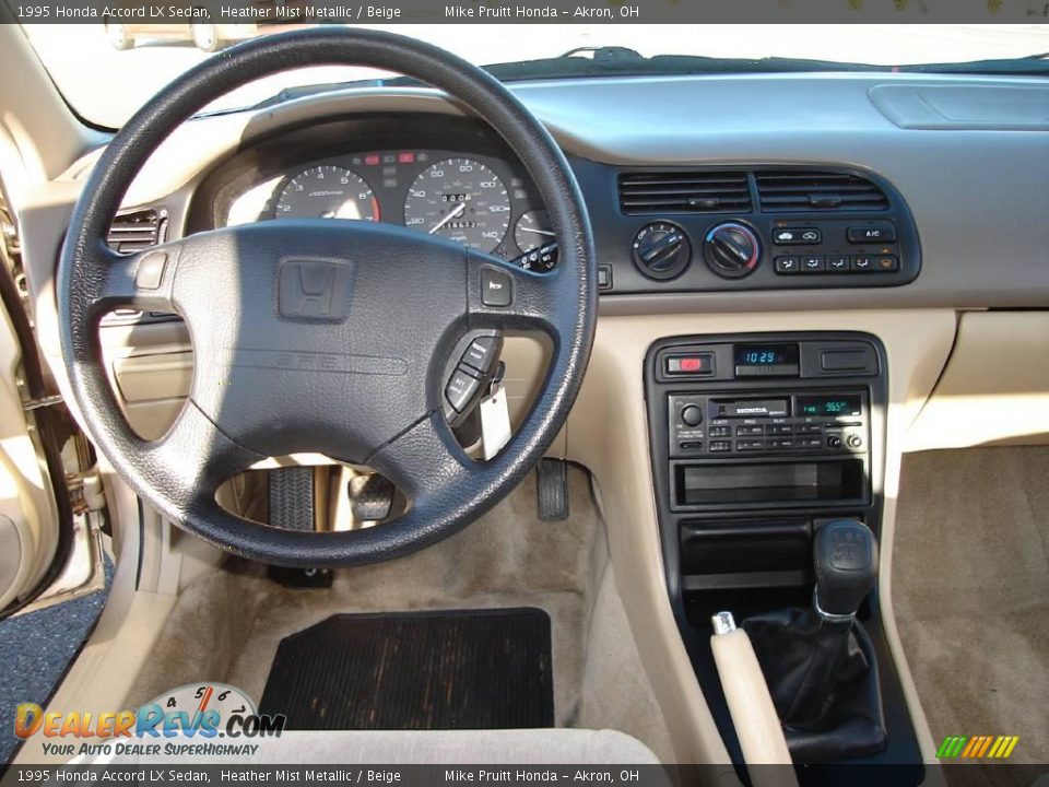 1995 Honda Accord LX Sedan Heather Mist Metallic / Beige Photo #16