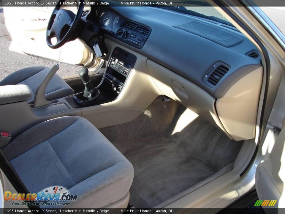 1995 Honda Accord LX Sedan Heather Mist Metallic / Beige Photo #18