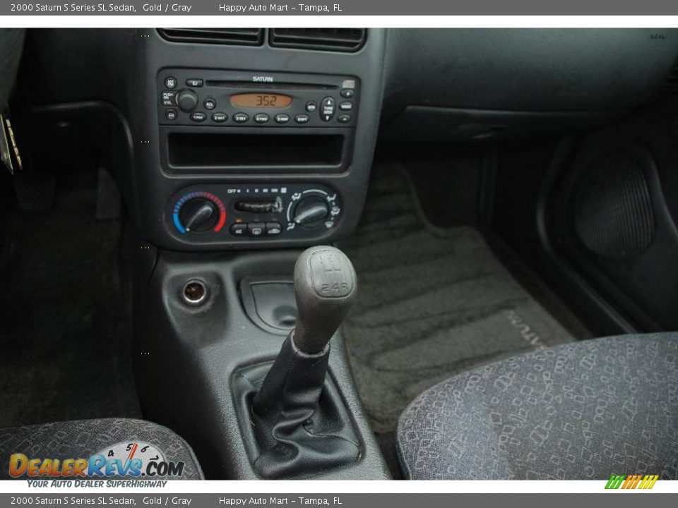 2000 Saturn S Series SL Sedan Gold / Gray Photo #15