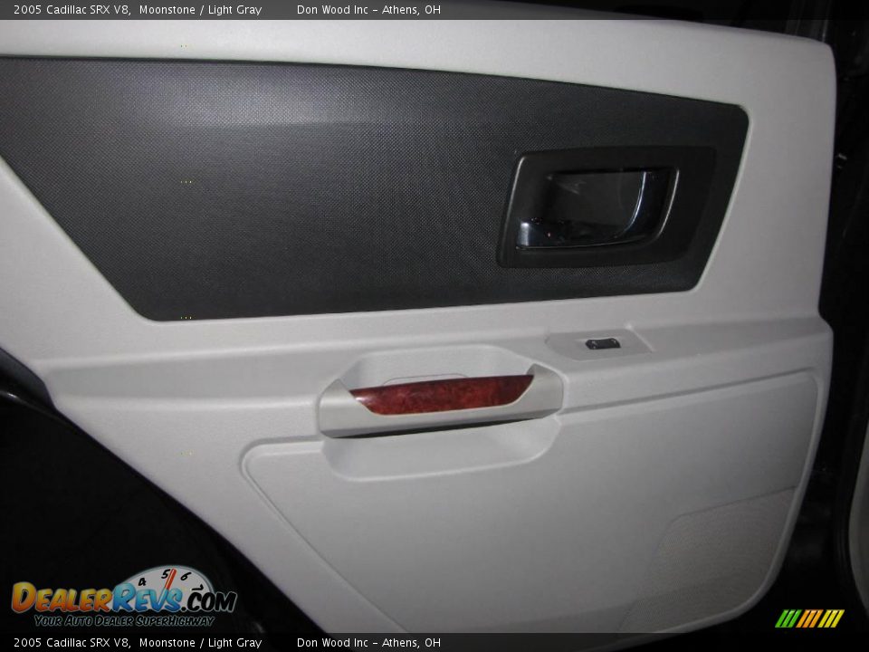2005 Cadillac SRX V8 Moonstone / Light Gray Photo #16