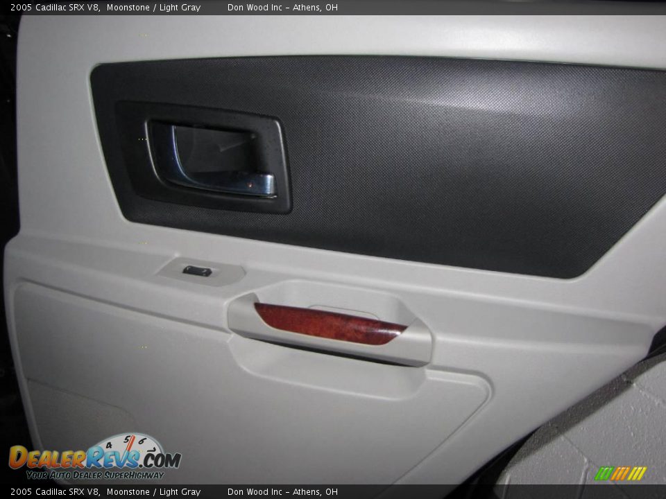 2005 Cadillac SRX V8 Moonstone / Light Gray Photo #17