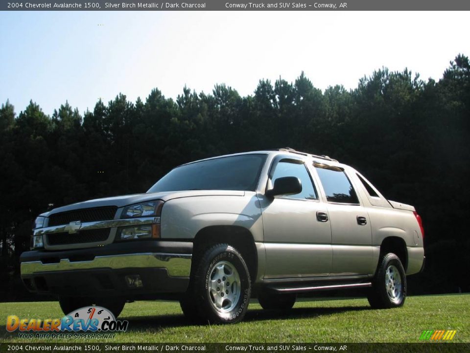 2004 Chevrolet Avalanche 1500 Silver Birch Metallic / Dark Charcoal Photo #2