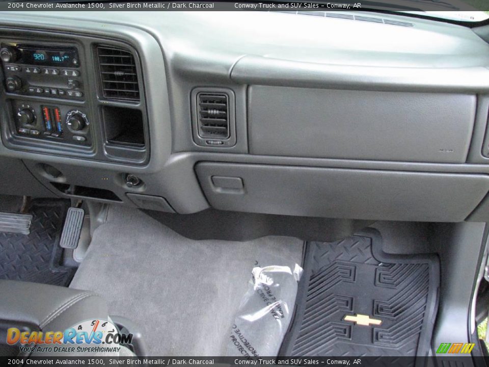 2004 Chevrolet Avalanche 1500 Silver Birch Metallic / Dark Charcoal Photo #12