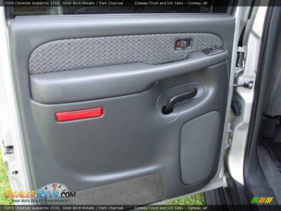 2004 Chevrolet Avalanche 1500 Silver Birch Metallic / Dark Charcoal Photo #16