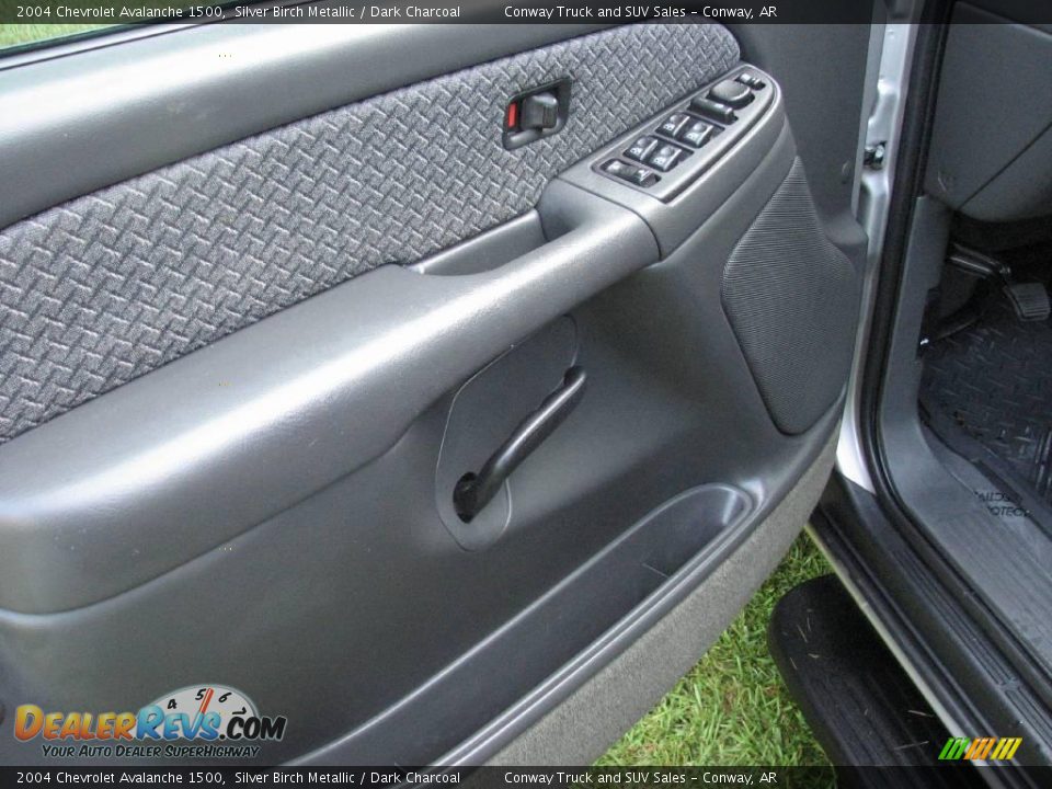 2004 Chevrolet Avalanche 1500 Silver Birch Metallic / Dark Charcoal Photo #17
