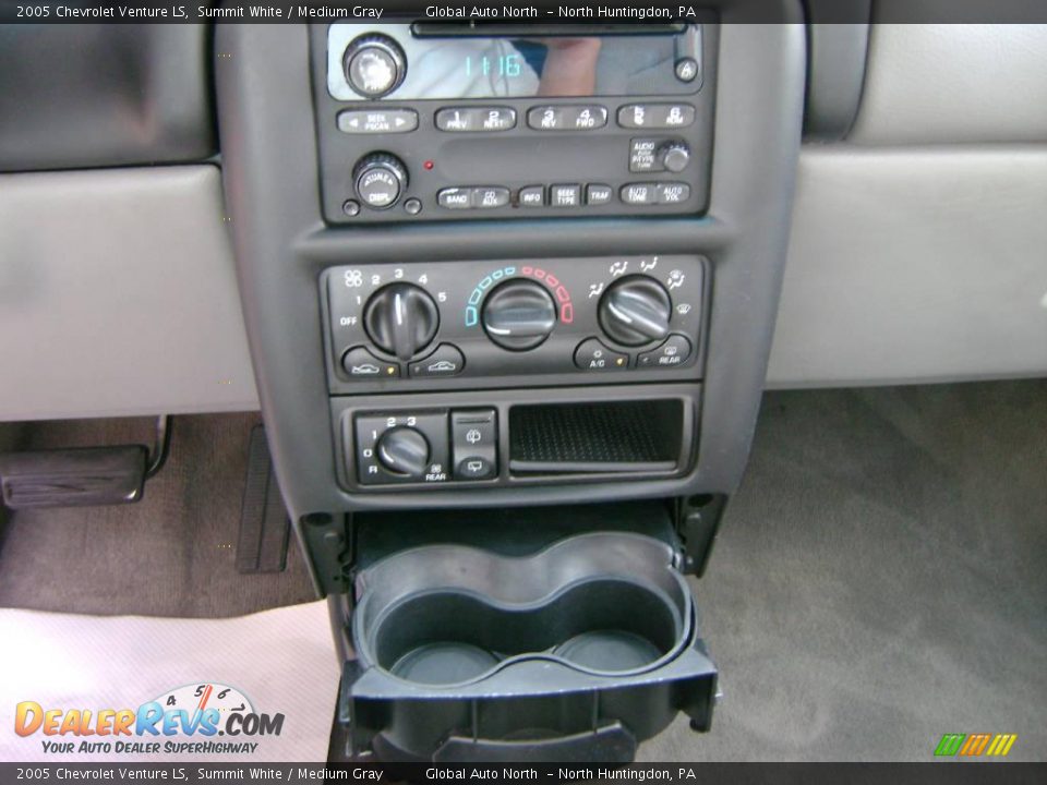 2005 Chevrolet Venture LS Summit White / Medium Gray Photo #10