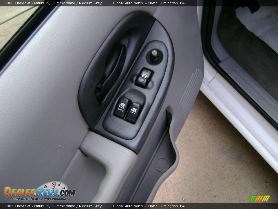 2005 Chevrolet Venture LS Summit White / Medium Gray Photo #11
