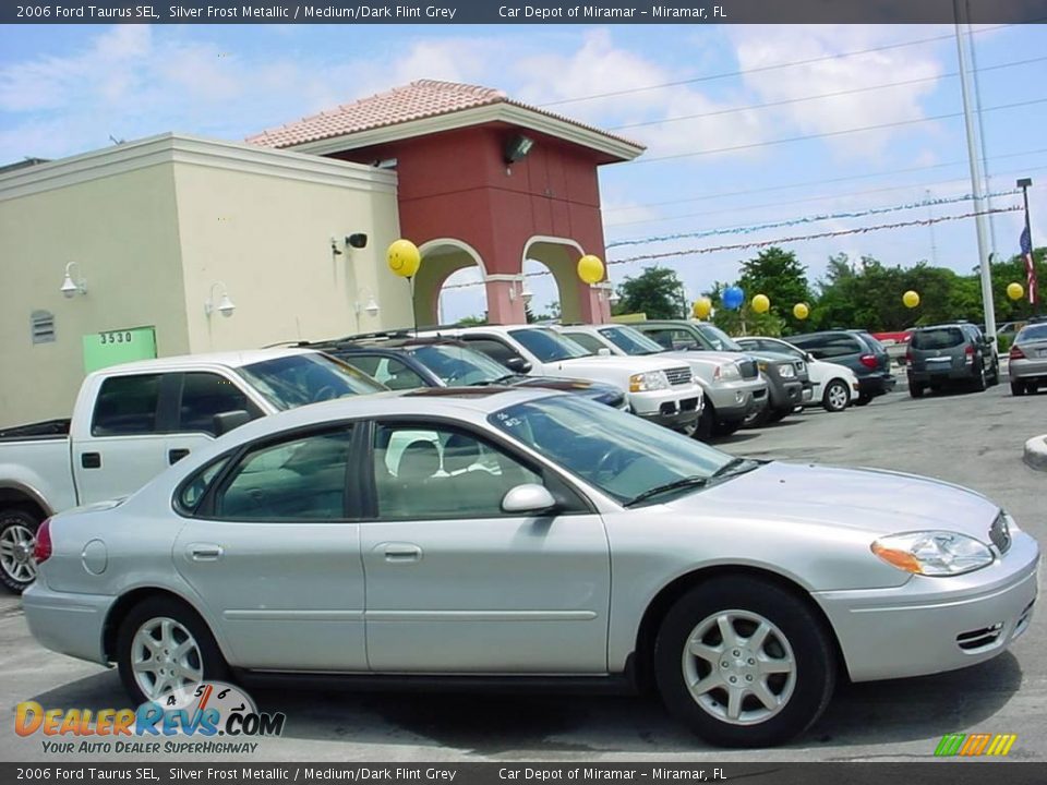 2006 Ford Taurus SEL Silver Frost Metallic / Medium/Dark Flint Grey Photo #2