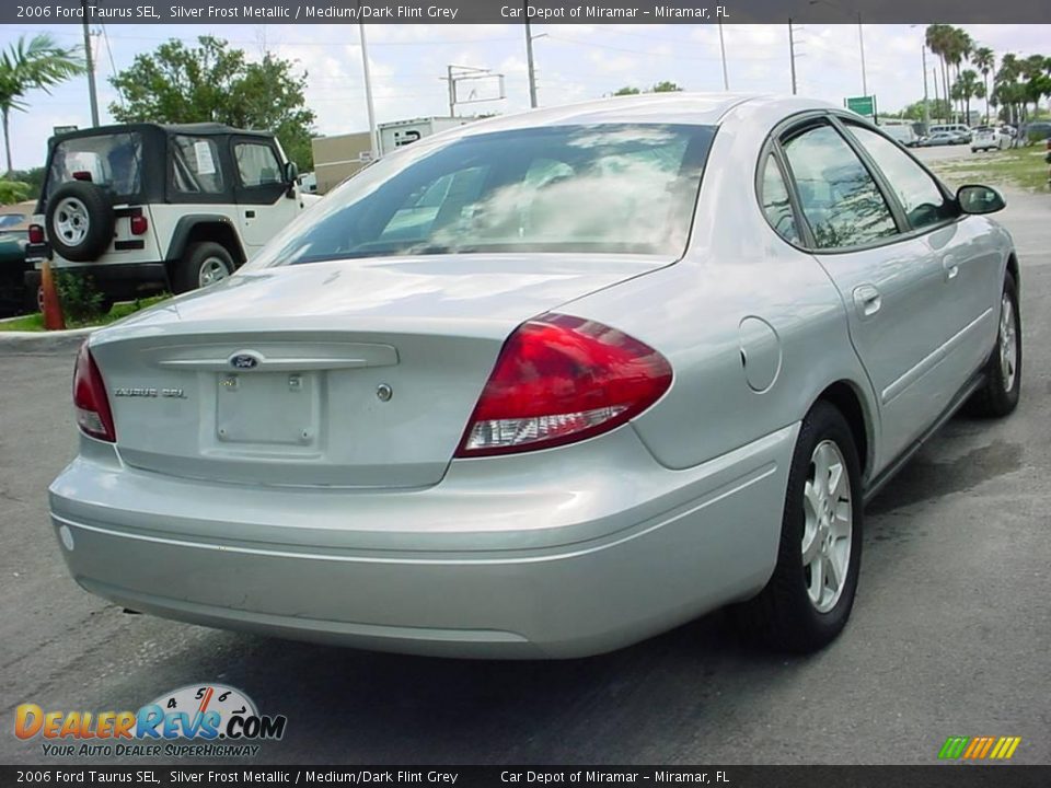 2006 Ford Taurus SEL Silver Frost Metallic / Medium/Dark Flint Grey Photo #3