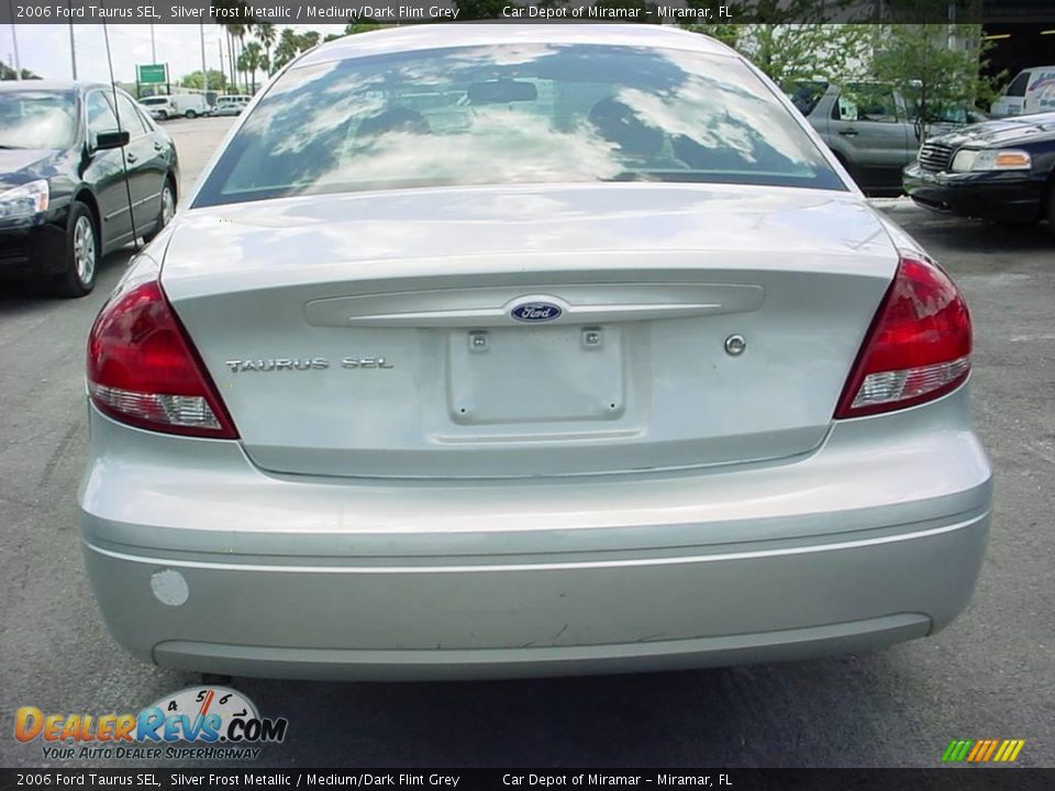 2006 Ford Taurus SEL Silver Frost Metallic / Medium/Dark Flint Grey Photo #4