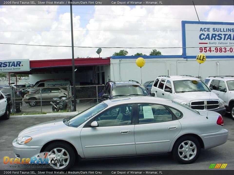 2006 Ford Taurus SEL Silver Frost Metallic / Medium/Dark Flint Grey Photo #6