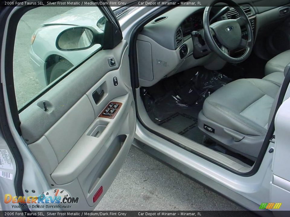 2006 Ford Taurus SEL Silver Frost Metallic / Medium/Dark Flint Grey Photo #9
