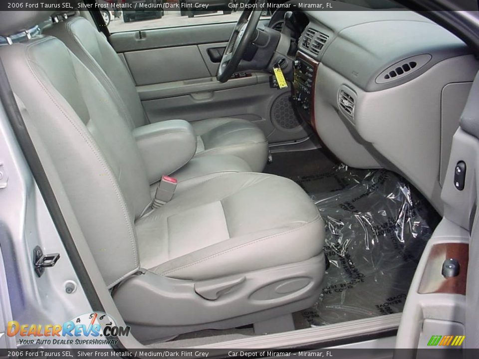 2006 Ford Taurus SEL Silver Frost Metallic / Medium/Dark Flint Grey Photo #11