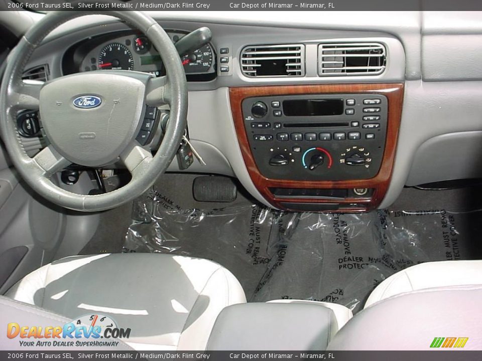 2006 Ford Taurus SEL Silver Frost Metallic / Medium/Dark Flint Grey Photo #14