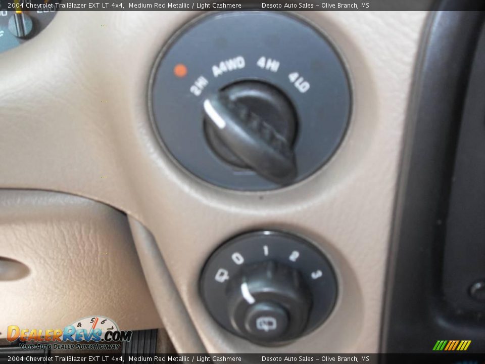 2004 Chevrolet TrailBlazer EXT LT 4x4 Medium Red Metallic / Light Cashmere Photo #11
