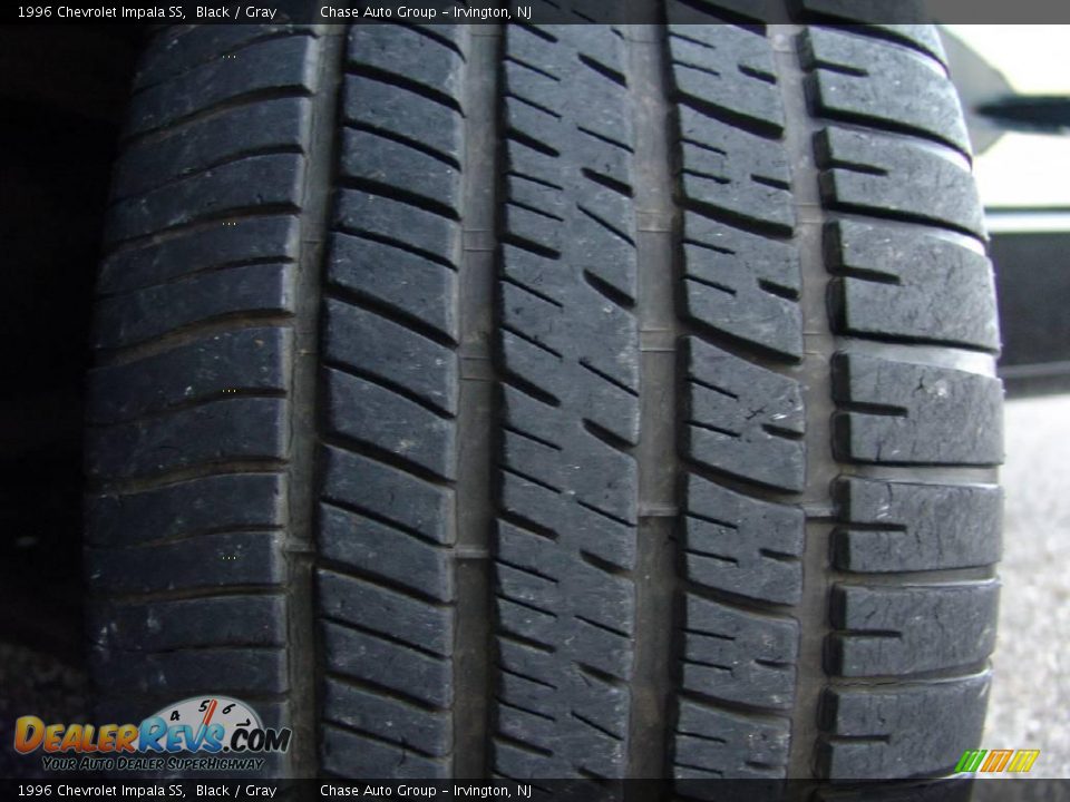 1996 Chevrolet Impala SS Black / Gray Photo #18