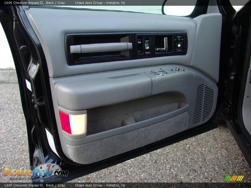 1996 Chevrolet Impala SS Black / Gray Photo #19