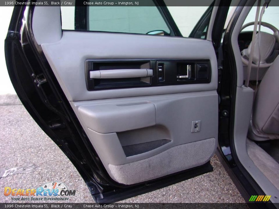 1996 Chevrolet Impala SS Black / Gray Photo #20