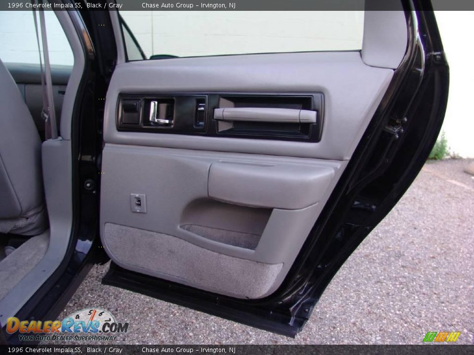 1996 Chevrolet Impala SS Black / Gray Photo #21