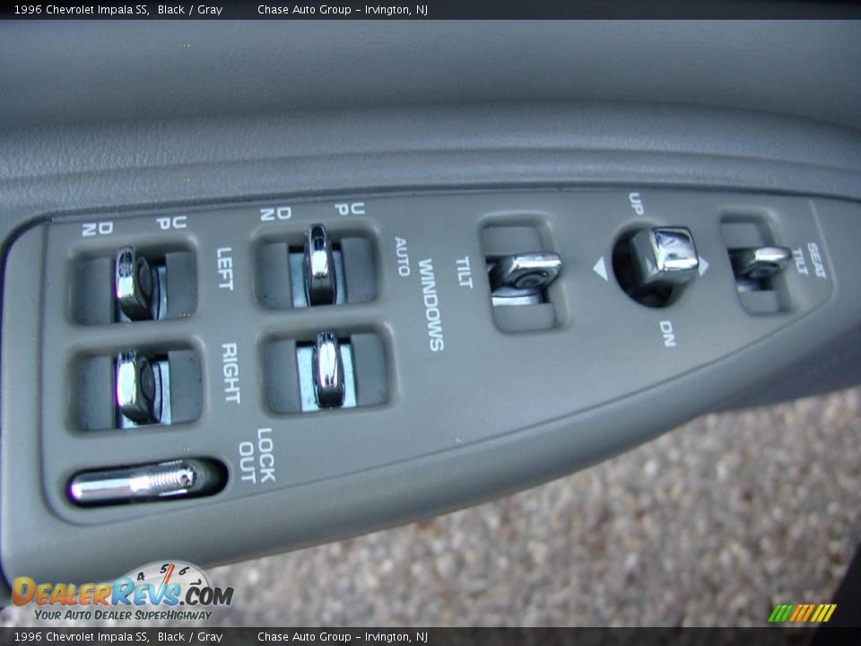 1996 Chevrolet Impala SS Black / Gray Photo #27