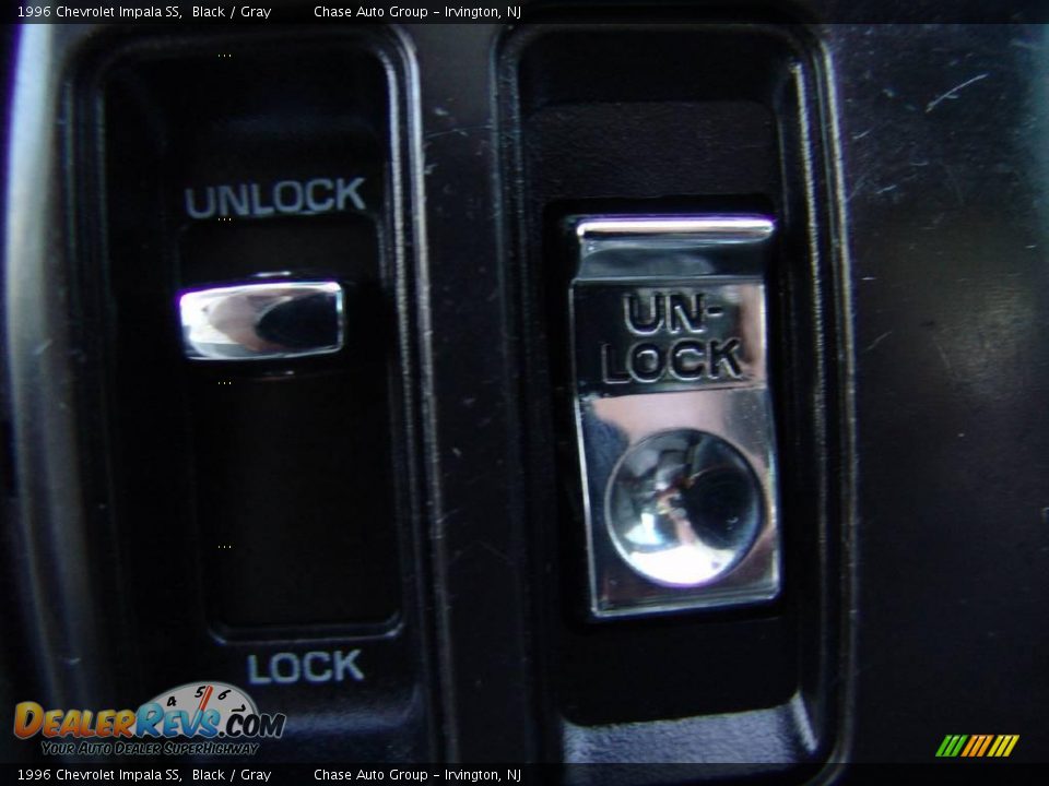 1996 Chevrolet Impala SS Black / Gray Photo #29