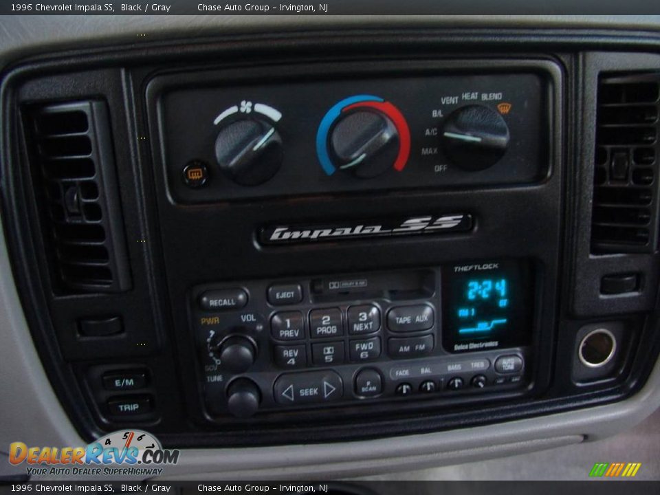 1996 Chevrolet Impala SS Black / Gray Photo #31