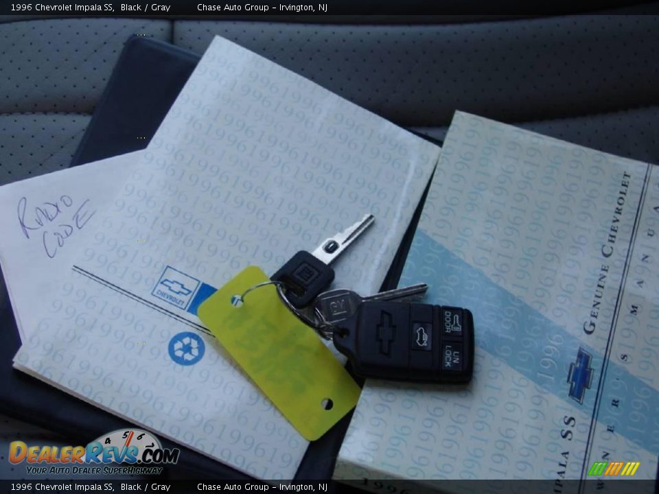 1996 Chevrolet Impala SS Black / Gray Photo #33