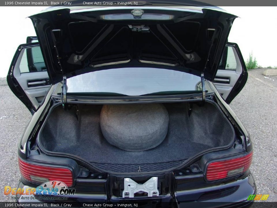 1996 Chevrolet Impala SS Black / Gray Photo #35