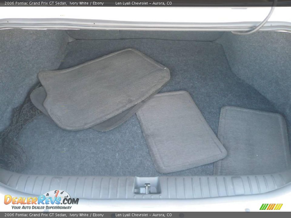 2006 Pontiac Grand Prix GT Sedan Ivory White / Ebony Photo #11