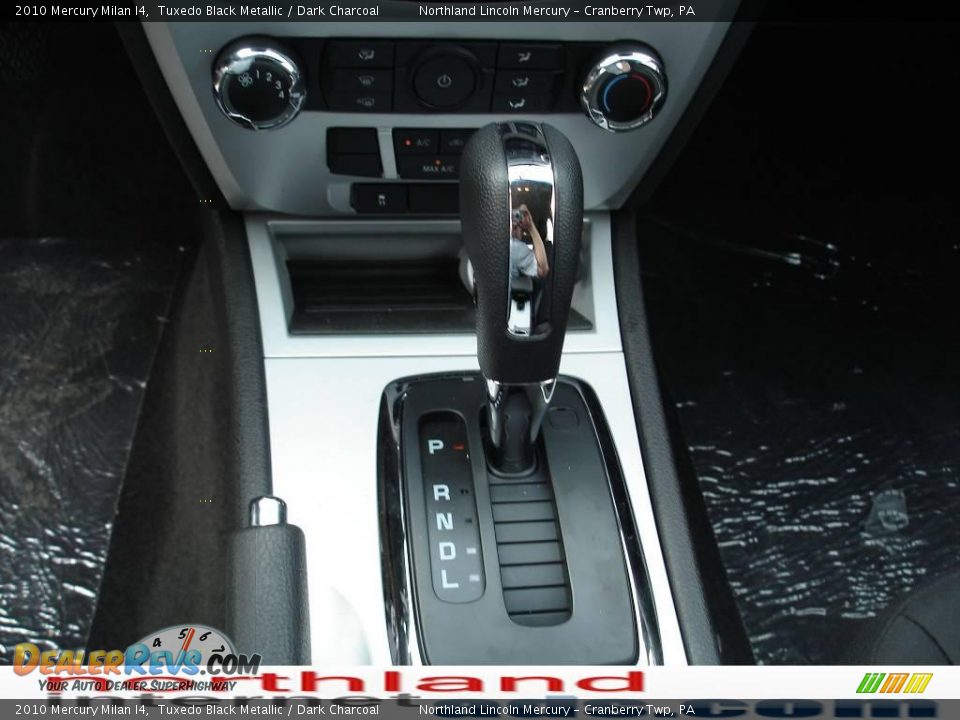 2010 Mercury Milan I4 Tuxedo Black Metallic / Dark Charcoal Photo #18