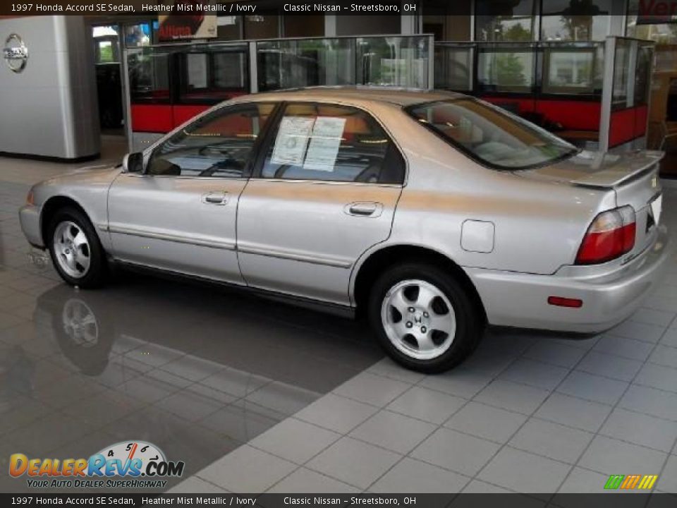 1997 Honda Accord SE Sedan Heather Mist Metallic / Ivory Photo #2