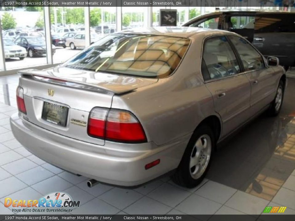 1997 Honda Accord SE Sedan Heather Mist Metallic / Ivory Photo #3