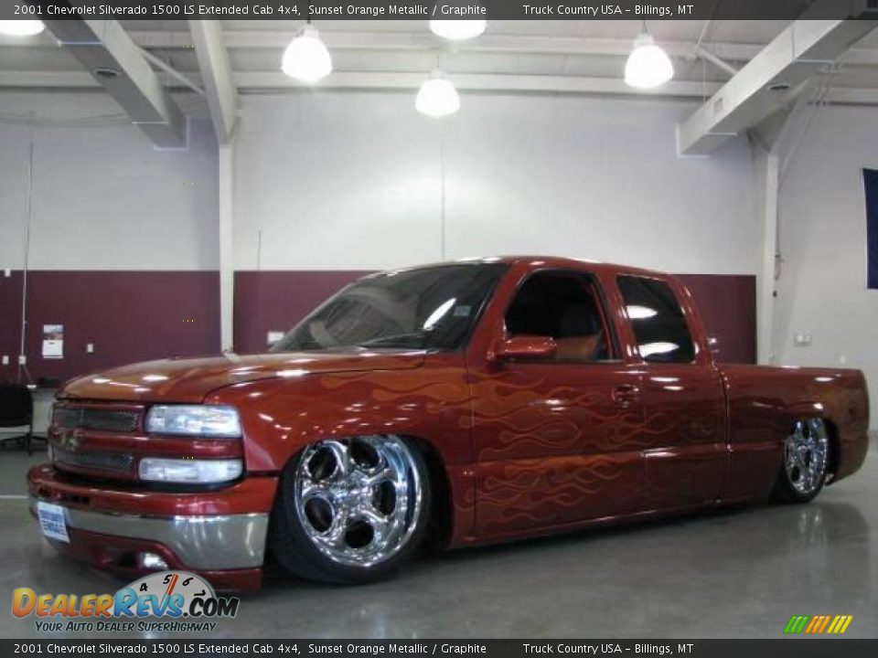 2001 Chevrolet Silverado 1500 LS Extended Cab 4x4 Sunset Orange Metallic / Graphite Photo #1