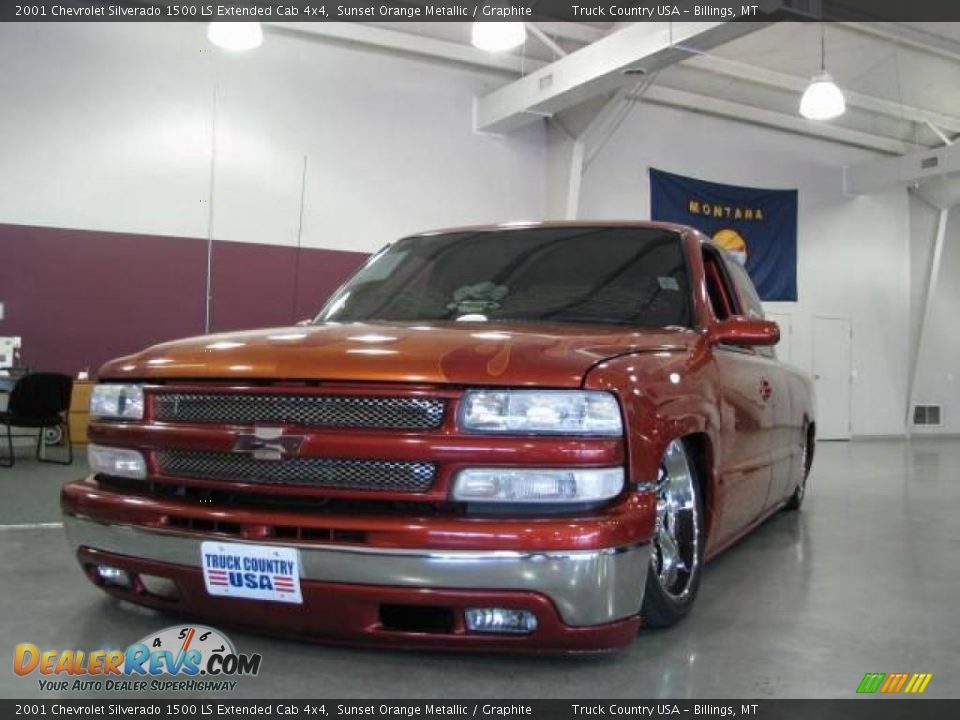 2001 Chevrolet Silverado 1500 LS Extended Cab 4x4 Sunset Orange Metallic / Graphite Photo #2