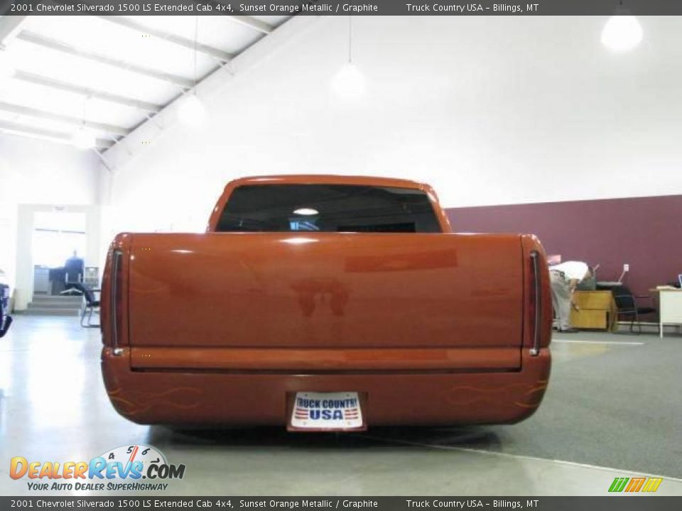 2001 Chevrolet Silverado 1500 LS Extended Cab 4x4 Sunset Orange Metallic / Graphite Photo #7