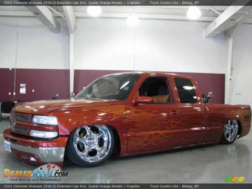 2001 Chevrolet Silverado 1500 LS Extended Cab 4x4 Sunset Orange Metallic / Graphite Photo #11