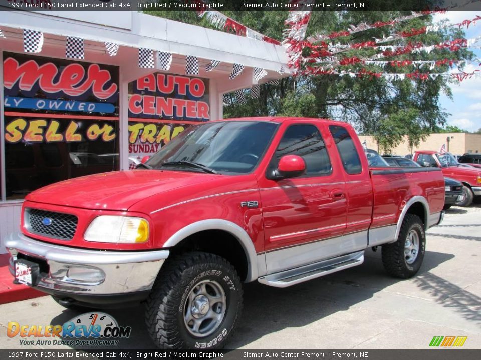 1997 Ford F150 Lariat Extended Cab 4x4 Bright Red / Medium Graphite Photo #2