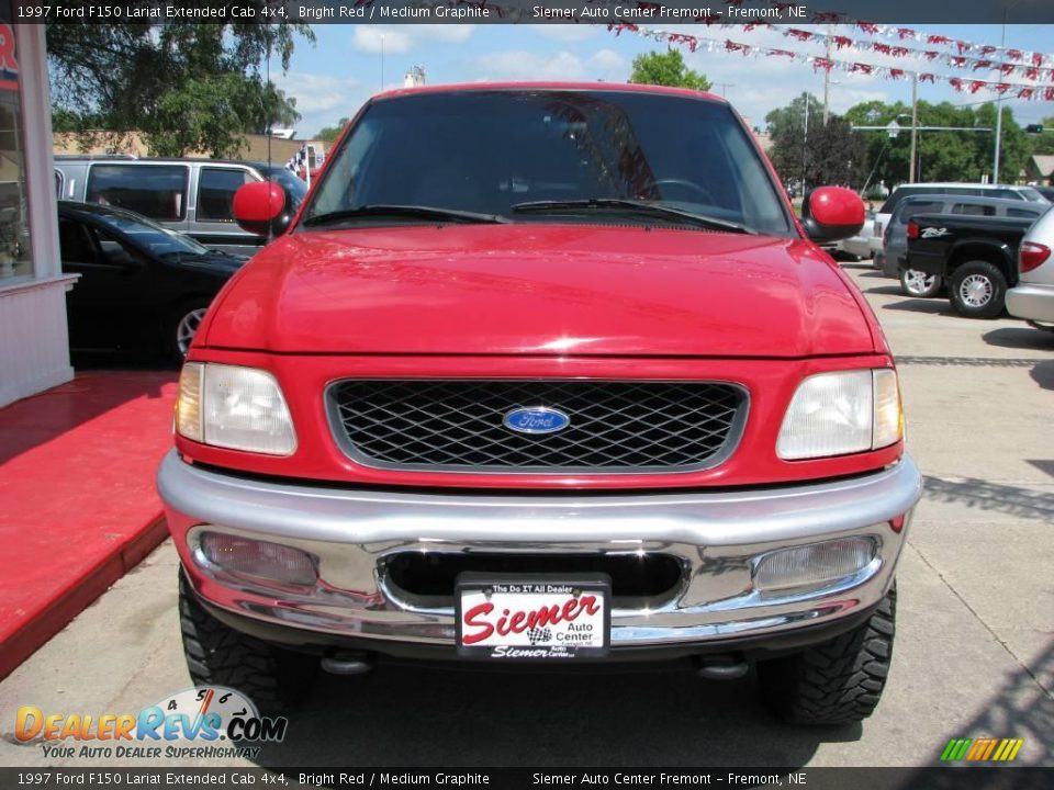 1997 Ford F150 Lariat Extended Cab 4x4 Bright Red / Medium Graphite Photo #4