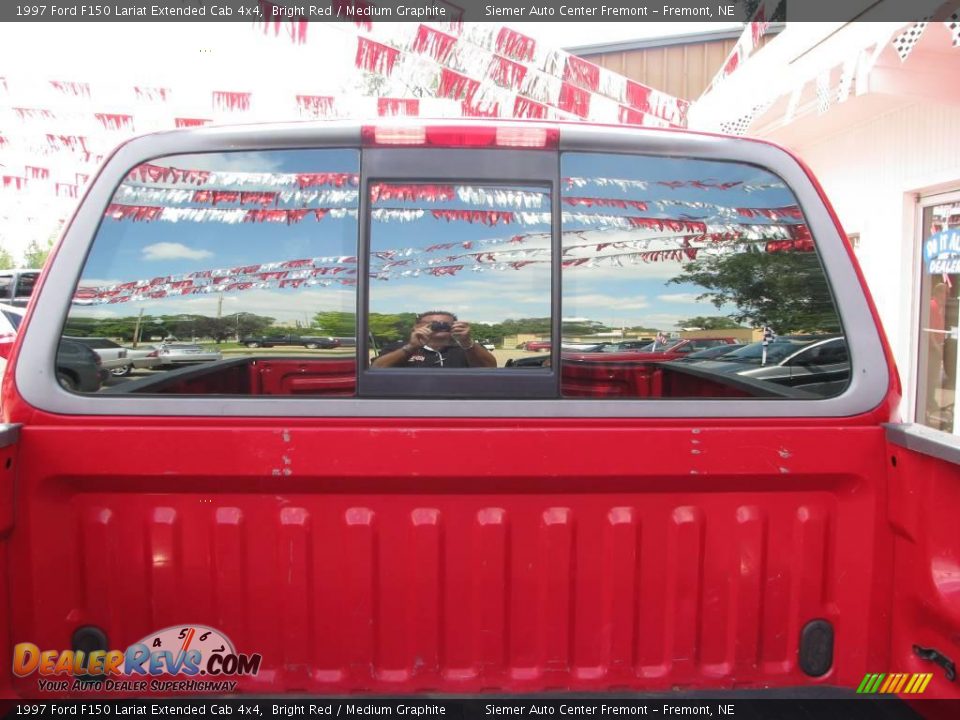 1997 Ford F150 Lariat Extended Cab 4x4 Bright Red / Medium Graphite Photo #35