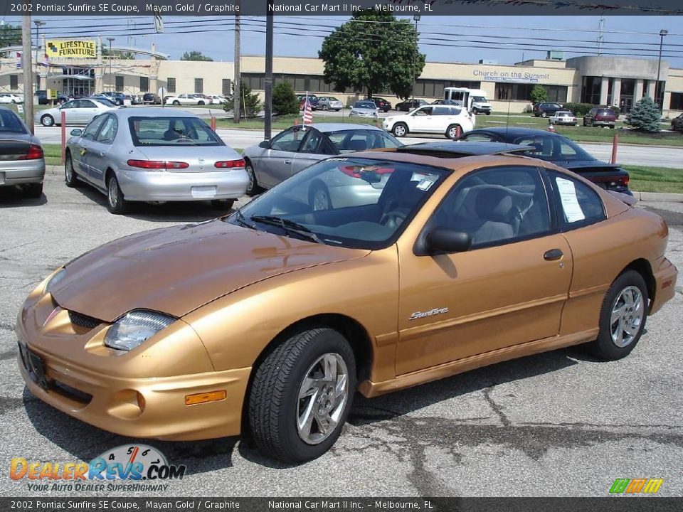 2002 Pontiac Sunfire SE Coupe Mayan Gold / Graphite Photo #1