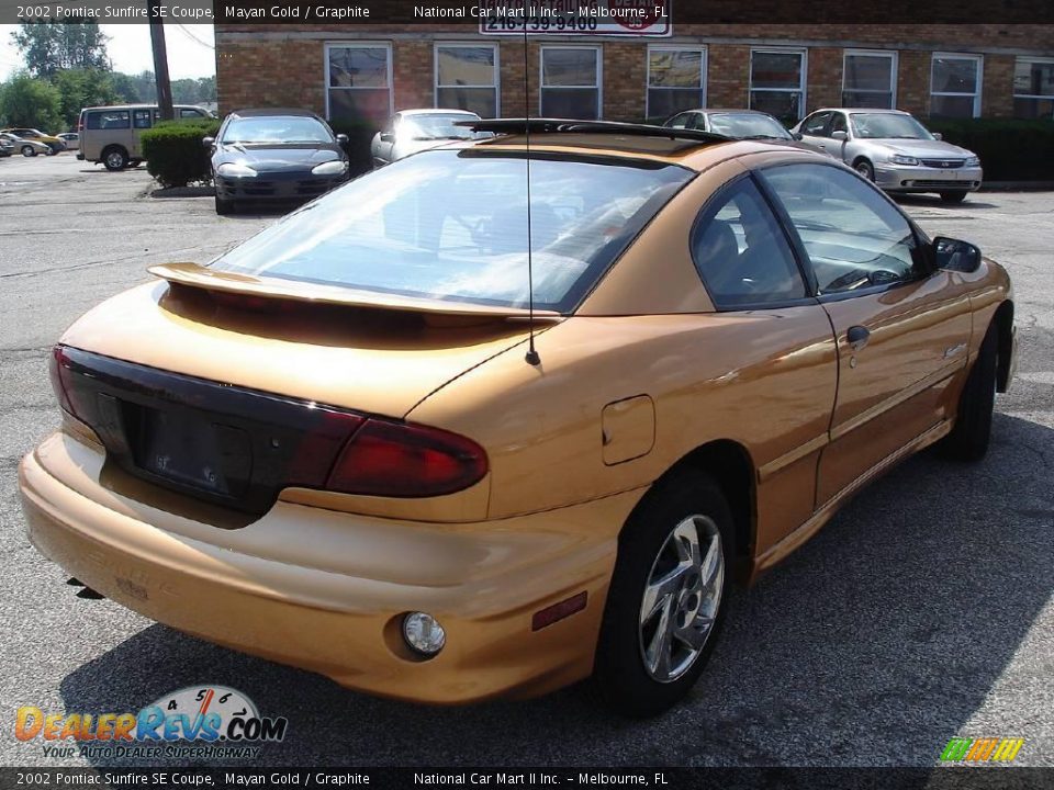 2002 Pontiac Sunfire SE Coupe Mayan Gold / Graphite Photo #5