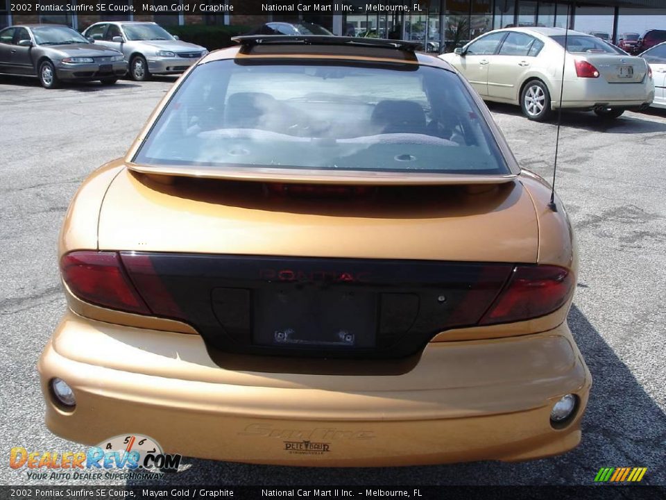 2002 Pontiac Sunfire SE Coupe Mayan Gold / Graphite Photo #6
