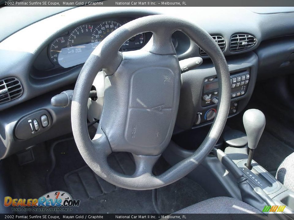 2002 Pontiac Sunfire SE Coupe Mayan Gold / Graphite Photo #11