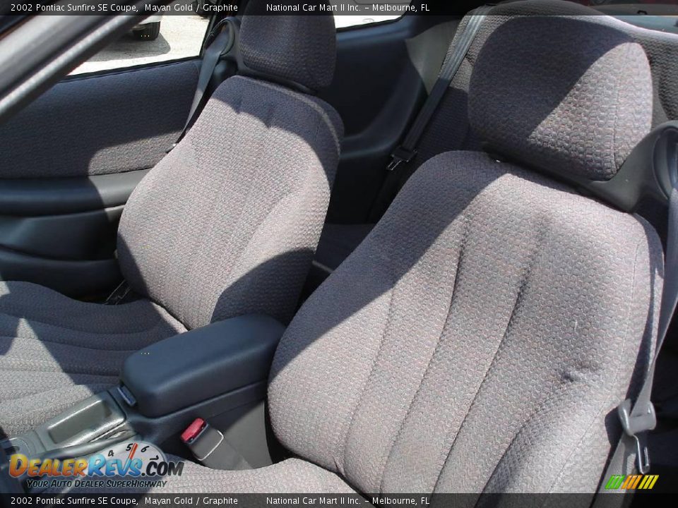 2002 Pontiac Sunfire SE Coupe Mayan Gold / Graphite Photo #13