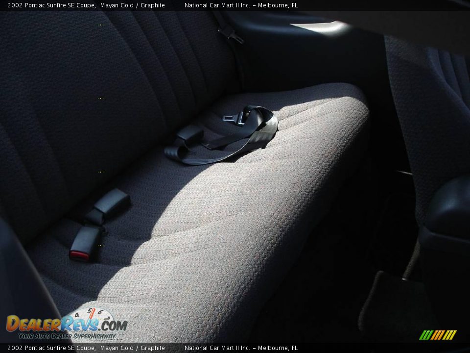 2002 Pontiac Sunfire SE Coupe Mayan Gold / Graphite Photo #20