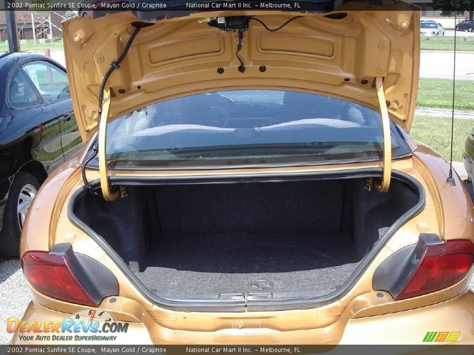2002 Pontiac Sunfire SE Coupe Mayan Gold / Graphite Photo #21